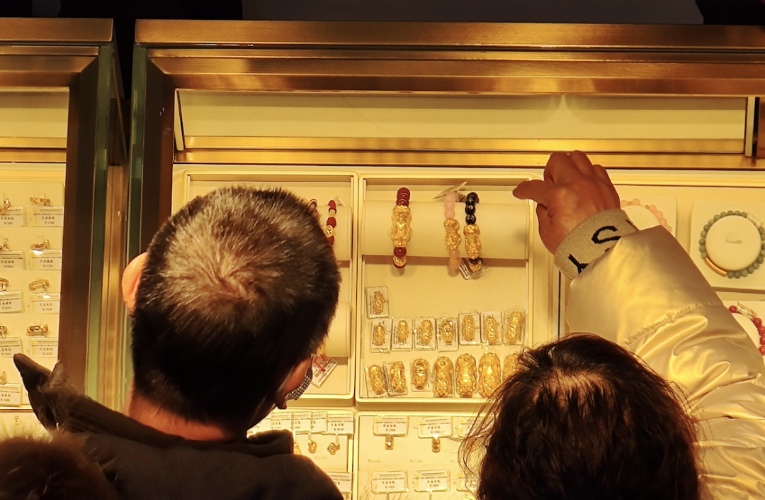 這屆年輕(qing)人,怎麼開(kāi)始囤黃金(jin)了?