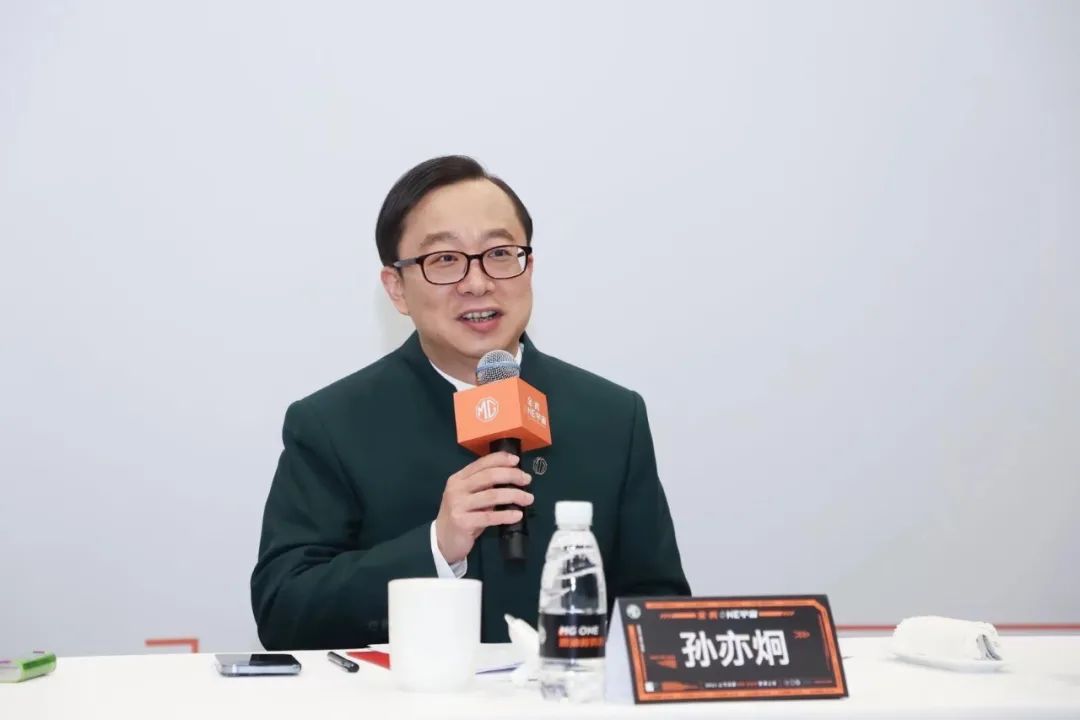 讓更多(duo)的年輕人享受(shòu)前沿科技,MG ONE的護(hu)城河非常深