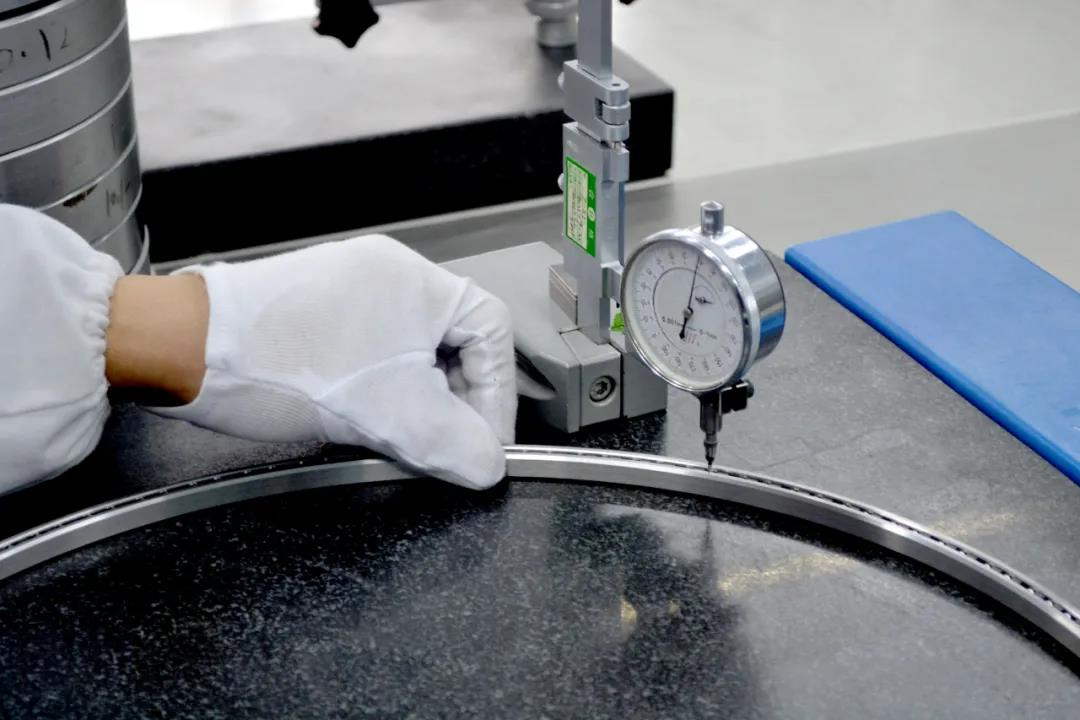 洛陽彙工研(yán)制出大型不鏽(xiù)鋼薄壁軸承